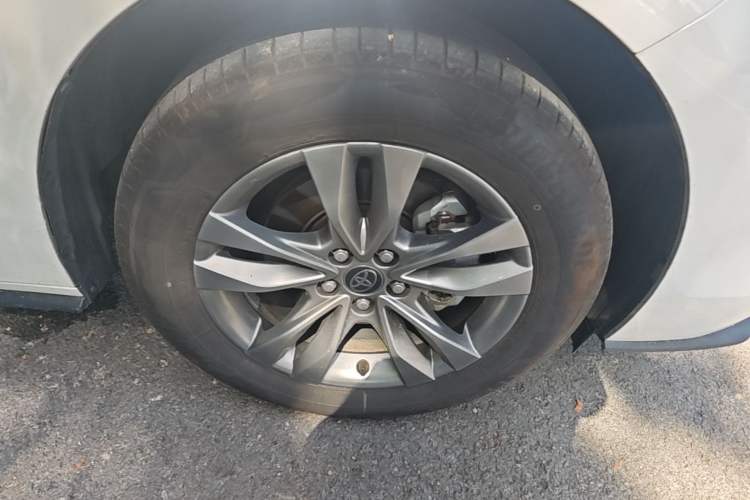 Used Toyota SIENNA 2024 2.5L Hybrid Four-Wheel Drive Prestige Edition Right Front Wheel Hub