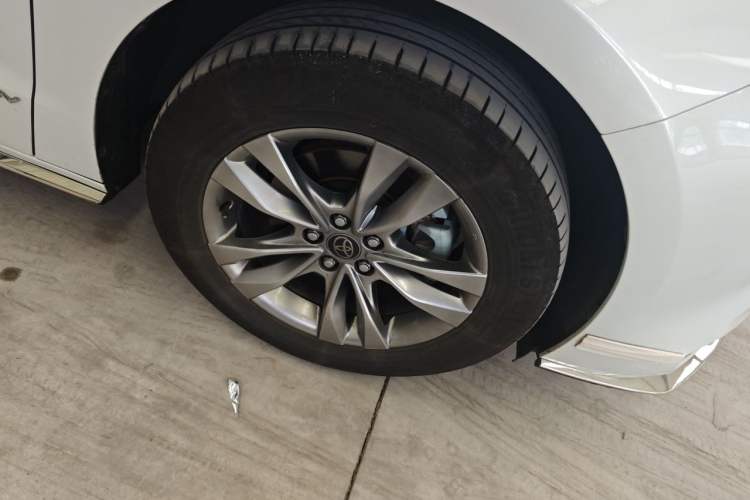 Used Toyota SIENNA 2024 2.5L Hybrid Four-Wheel Drive Prestige Edition Right Front Wheel Hub