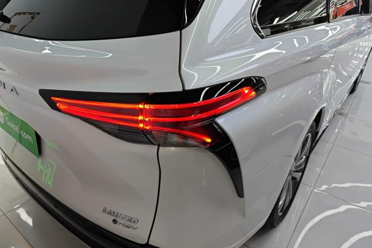 Used Toyota SIENNA 2024 2.5L Hybrid Prestige Deluxe Edition Right Rear Taillight