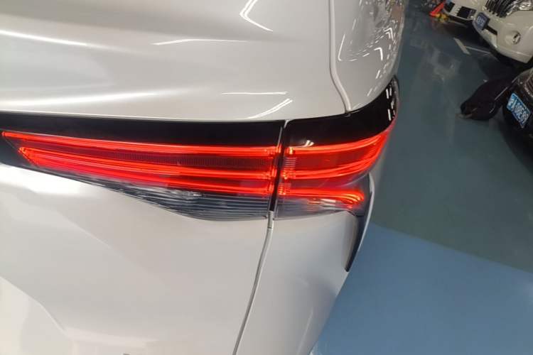 Used Toyota SIENNA 2024 2.5L Hybrid Luxury Edition Right Rear Taillight