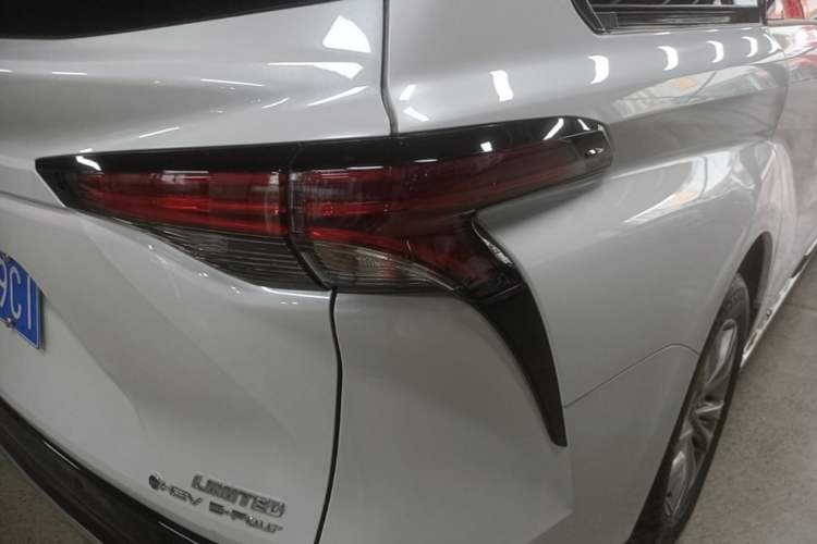 Used Toyota SIENNA 2024 2.5L Hybrid Four-Wheel Drive Prestige Edition Right Rear Taillight