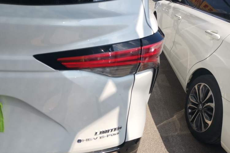 Used Toyota SIENNA 2024 2.5L Hybrid Four-Wheel Drive Prestige Edition Right Rear Taillight