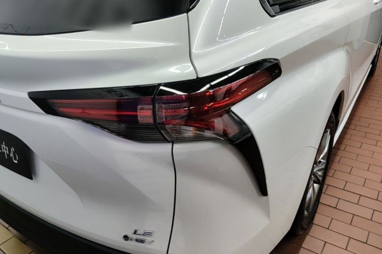 Used Toyota SIENNA 2024 2.5L Hybrid Comfort Edition Right Rear Taillight