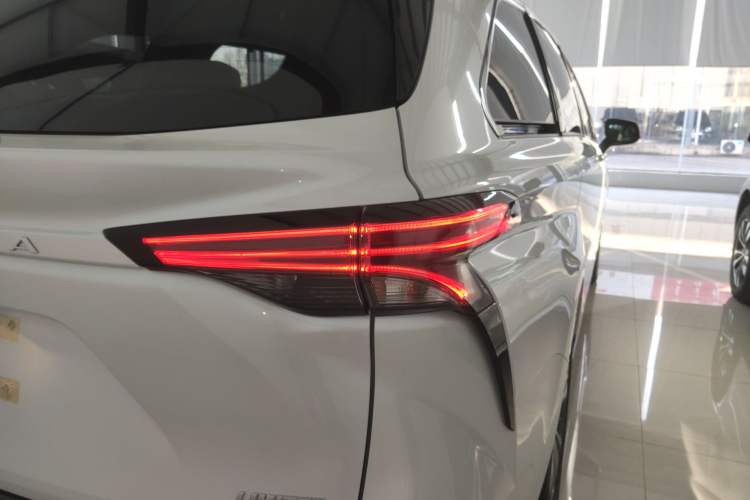 Used Toyota SIENNA 2024 2.5L Hybrid Prestige Deluxe Edition Right Rear Taillight