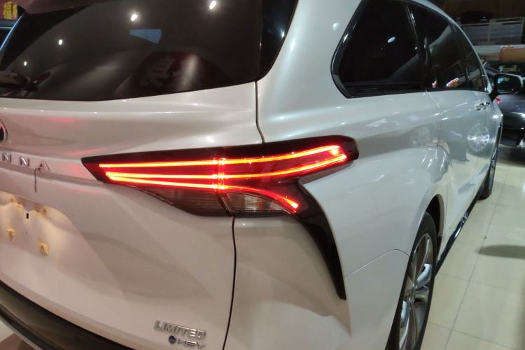 Used Toyota SIENNA 2024 2.5L Hybrid Prestige Deluxe Edition Right Rear Taillight