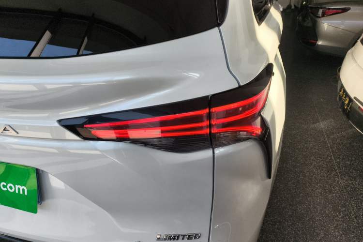 Used Toyota SIENNA 2024 2.5L Hybrid Four-Wheel Drive Prestige Edition Right Rear Taillight