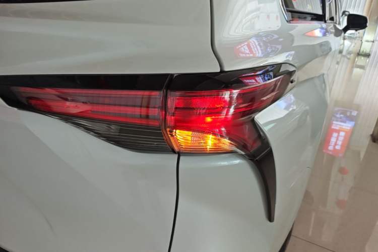 Used Toyota SIENNA 2024 2.5L Hybrid Comfort Edition Right Rear Taillight