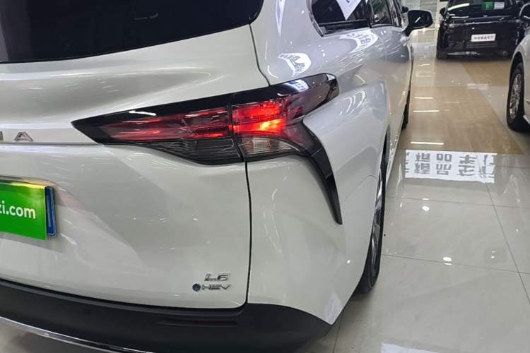 Used Toyota SIENNA 2024 2.5L Hybrid Comfort Edition Right Rear Taillight