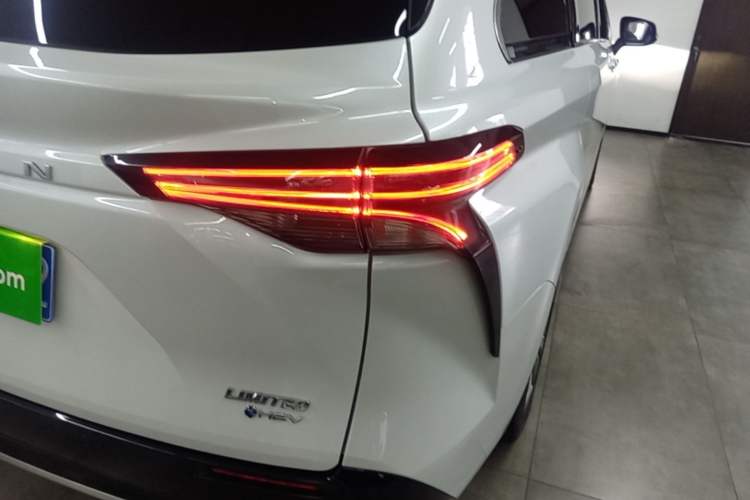 Used Toyota SIENNA 2024 2.5L Hybrid Prestige Deluxe Edition Right Rear Taillight