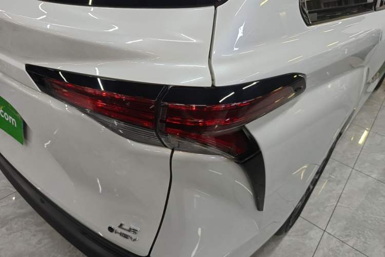 Used Toyota SIENNA 2024 2.5L Hybrid Comfort Edition Right Rear Taillight