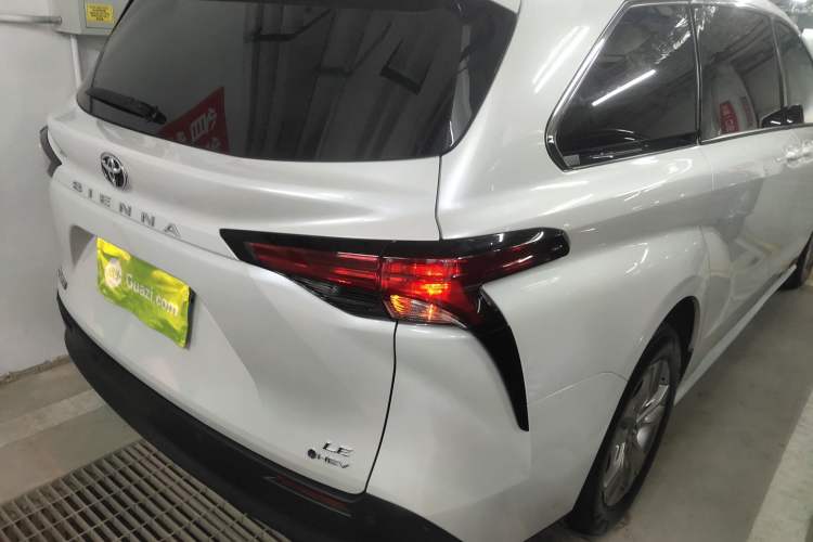 Used Toyota SIENNA 2024 2.5L Hybrid Comfort Edition Right Rear Taillight