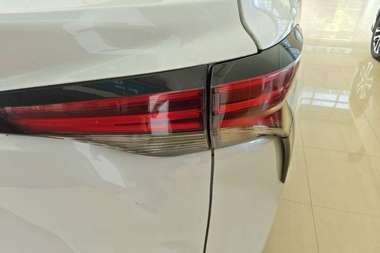 Used Toyota SIENNA 2024 2.5L Hybrid Four-Wheel Drive Prestige Edition Right Rear Taillight