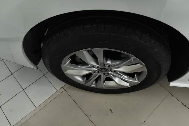 Used Toyota SIENNA 2024 2.5L Hybrid Comfort Edition Right Rear Wheel Hub