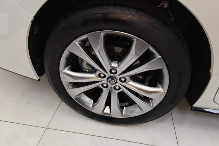 Used Toyota SIENNA 2024 2.5L Hybrid Prestige Deluxe Edition Right Rear Wheel Hub