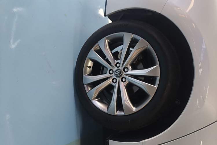 Used Toyota SIENNA 2024 2.5L Hybrid Luxury Edition Right Rear Wheel Hub