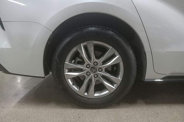 Used Toyota SIENNA 2024 2.5L Hybrid Four-Wheel Drive Prestige Edition Right Rear Wheel Hub