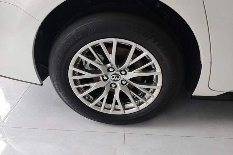 Used Toyota SIENNA 2024 2.5L Hybrid Four-Wheel Drive Prestige Edition Right Rear Wheel Hub