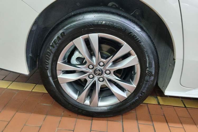 Used Toyota SIENNA 2024 2.5L Hybrid Comfort Edition Right Rear Wheel Hub