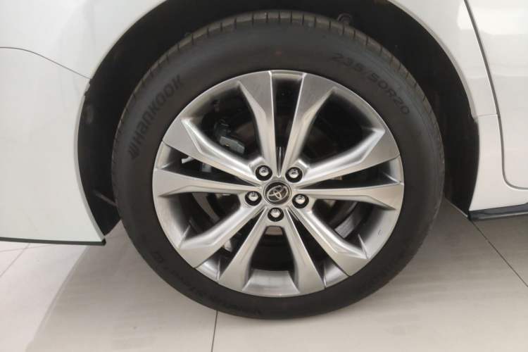 Used Toyota SIENNA 2024 2.5L Hybrid Prestige Deluxe Edition Right Rear Wheel Hub