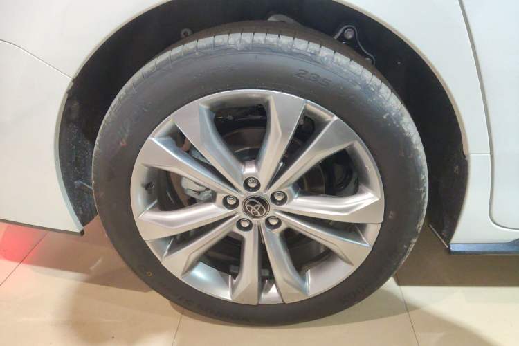 Used Toyota SIENNA 2024 2.5L Hybrid Prestige Deluxe Edition Right Rear Wheel Hub