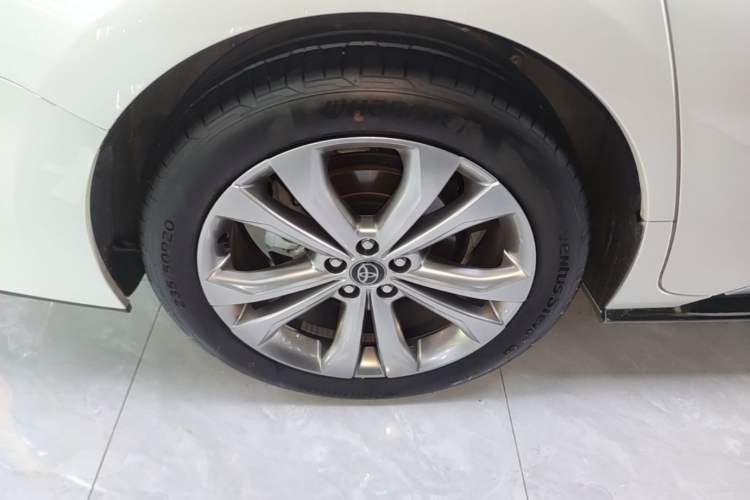 Used Toyota SIENNA 2024 2.5L Hybrid Platinum Edition Right Rear Wheel Hub