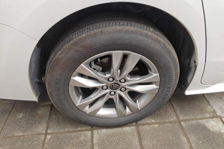 Used Toyota SIENNA 2024 2.5L Hybrid Comfort Edition Right Rear Wheel Hub