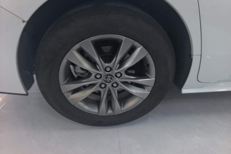 Used Toyota SIENNA 2024 2.5L Hybrid Comfort Edition Right Rear Wheel Hub