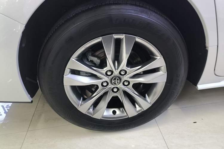 Used Toyota SIENNA 2024 2.5L Hybrid Comfort Edition Right Rear Wheel Hub