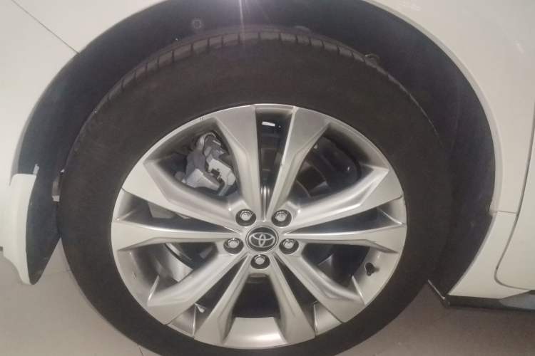 Used Toyota SIENNA 2024 2.5L Hybrid Luxury Edition Right Rear Wheel Hub