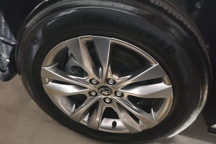 Used Toyota SIENNA 2024 2.5L Hybrid Luxury Edition Right Rear Wheel Hub