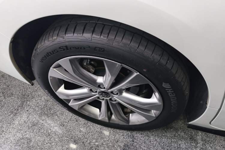 Used Toyota SIENNA 2024 2.5L Hybrid Luxury Edition Right Rear Wheel Hub