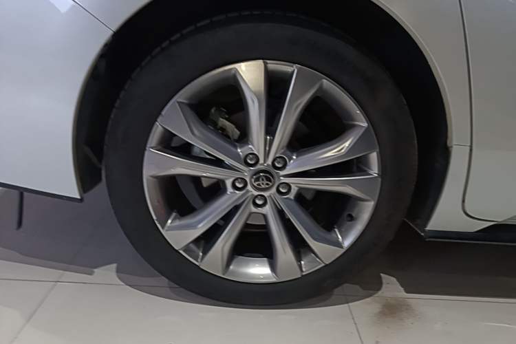Used Toyota SIENNA 2024 2.5L Hybrid Luxury Edition Right Rear Wheel Hub