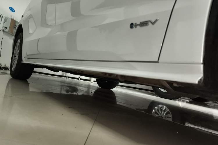 Used Toyota SIENNA 2024 2.5L Hybrid Comfort Edition Right Side Sill