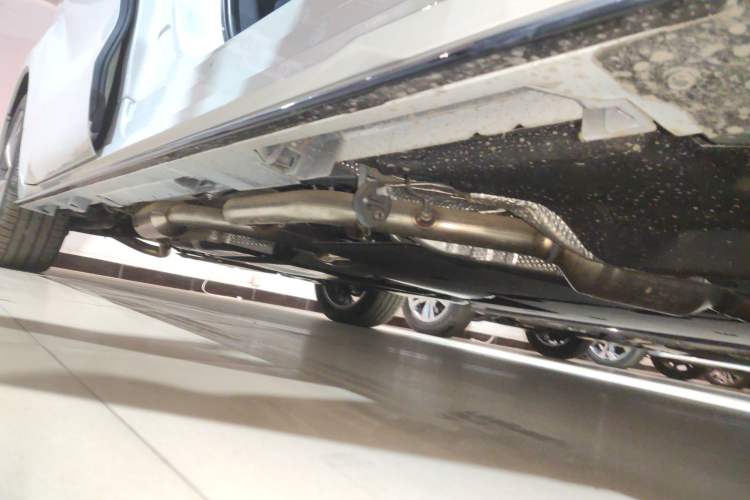 Used Toyota SIENNA 2024 2.5L Hybrid Prestige Deluxe Edition Right Side Sill