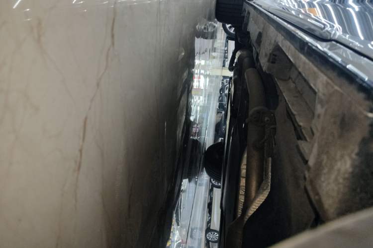Used Toyota SIENNA 2024 2.5L Hybrid Four-Wheel Drive Prestige Edition Right Side Sill