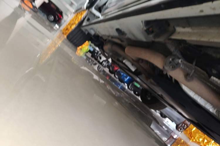 Used Toyota SIENNA 2024 2.5L Hybrid Platinum Edition Right Side Sill