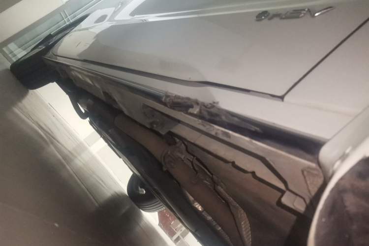 Used Toyota SIENNA 2024 2.5L Hybrid Luxury Edition Right Side Sill
