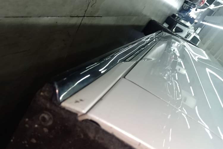 Used Toyota SIENNA 2024 2.5L Hybrid Prestige Deluxe Edition Right Side Sill