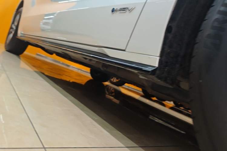 Used Toyota SIENNA 2024 2.5L Hybrid Luxury Edition Right Side Sill