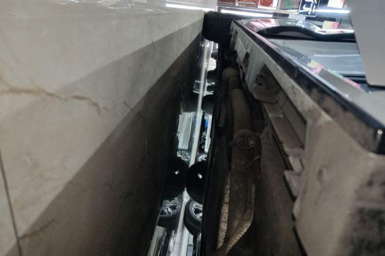 Used Toyota SIENNA 2024 2.5L Hybrid Four-Wheel Drive Prestige Edition Right Side Sill
