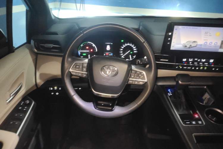 Used Toyota SIENNA 2024 2.5L Hybrid Luxury Edition Steering Wheel