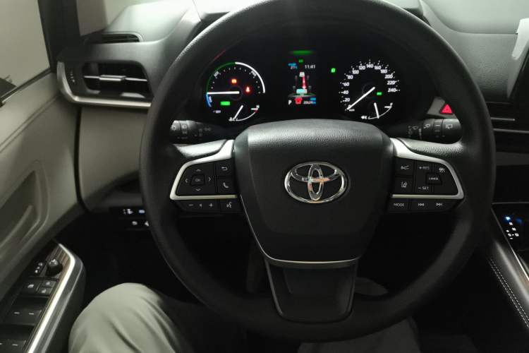 Used Toyota SIENNA 2024 2.5L Hybrid Comfort Edition Steering Wheel
