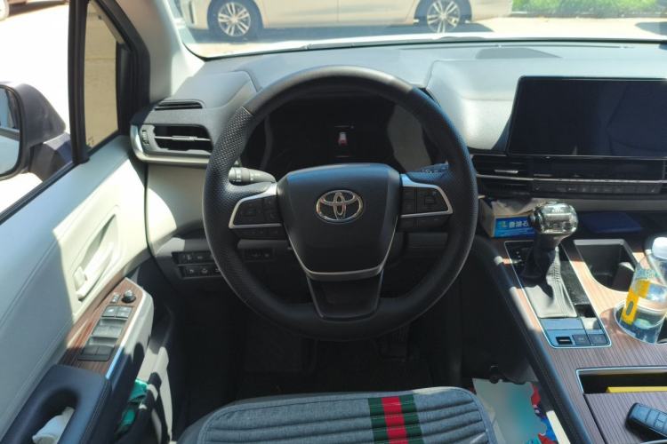 Used Toyota SIENNA 2024 2.5L Hybrid Comfort Edition Steering Wheel