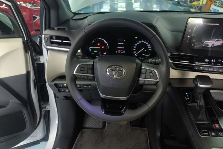 Used Toyota SIENNA 2024 2.5L Hybrid Luxury Edition Steering Wheel