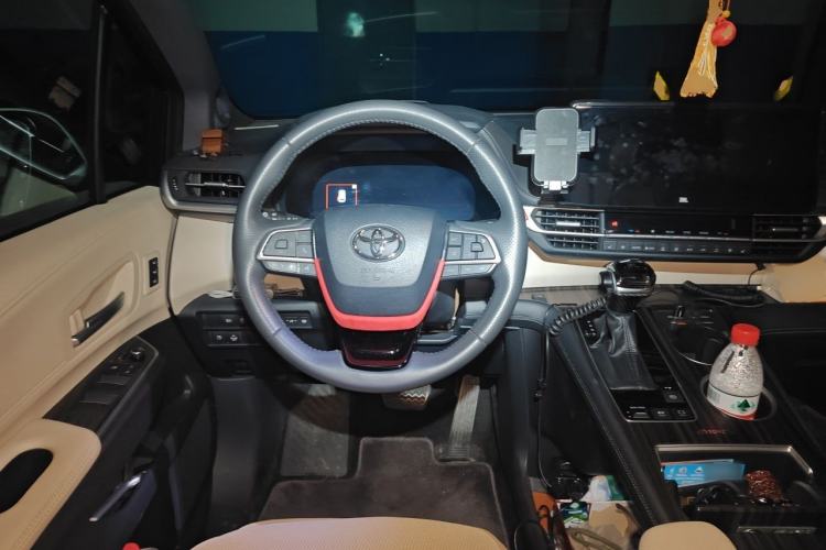 Used Toyota SIENNA 2024 2.5L Hybrid Platinum Edition Steering Wheel