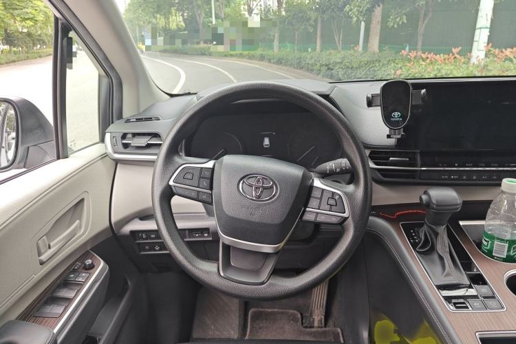 Used Toyota SIENNA 2024 2.5L Hybrid Comfort Edition Steering Wheel