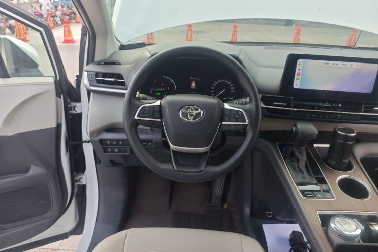 Used Toyota SIENNA 2024 2.5L Hybrid Comfort Edition Steering Wheel