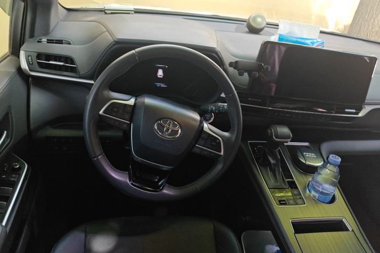 Used Toyota SIENNA 2024 2.5L Hybrid Luxury Edition Steering Wheel