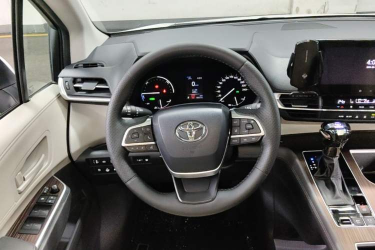 Used Toyota SIENNA 2024 2.5L Hybrid Comfort Edition Steering Wheel