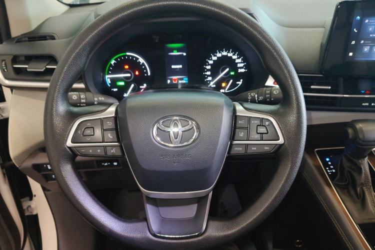 Used Toyota SIENNA 2024 2.5L Hybrid Comfort Edition Steering Wheel
